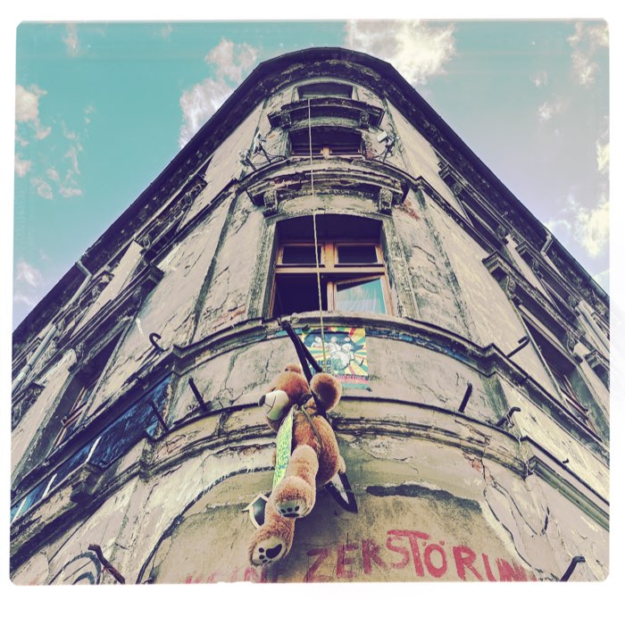 Photograph by @Farhad, shot with Eric + Manneken