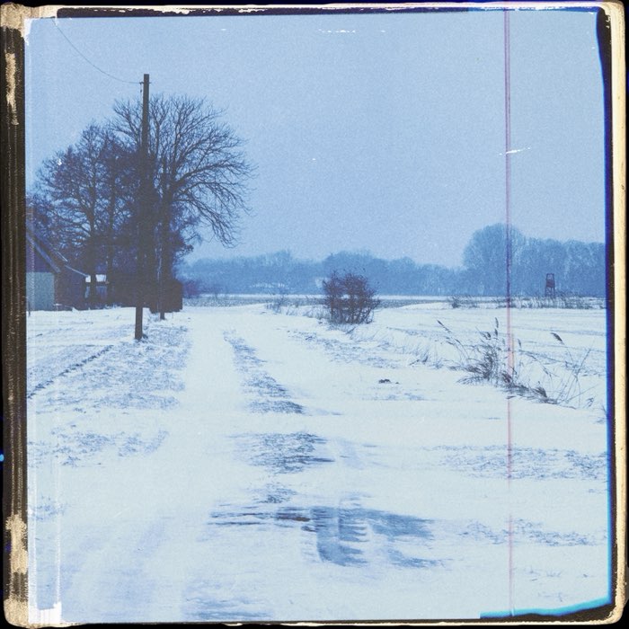 Photograph by @Remi, shot with Brady + Cadet Blue Gel + Sultan 1912