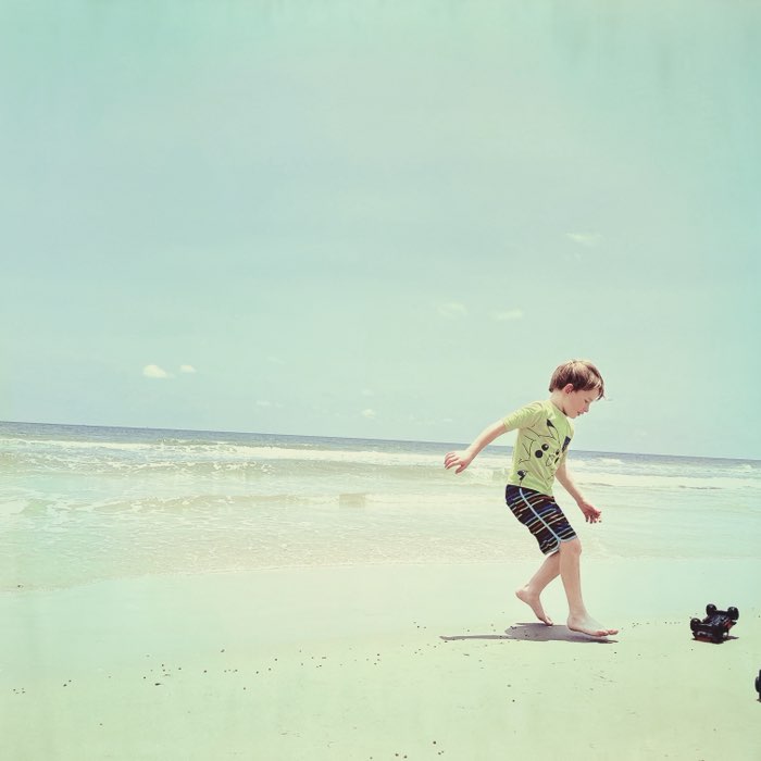 Photograph by @ahhhsatan, shot with Yanaka + Flamingo 777 + Sequoia