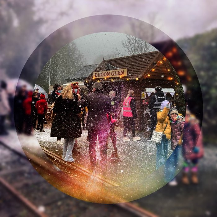 Photograph by @Jeanette5632, shot with Jolly Rainbo 2X + Frosty + Blitzen