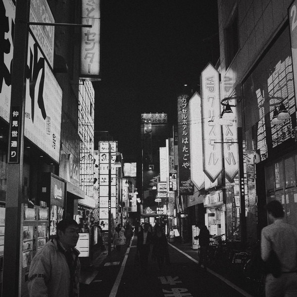 A photograph shot with the Shinjuku combo